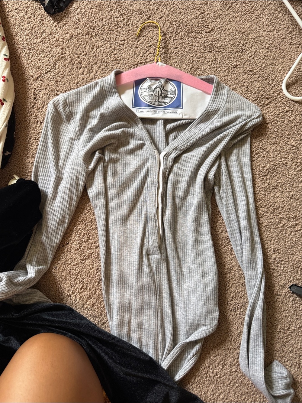 4 cute long sleeve tops - Picture 5 of 5